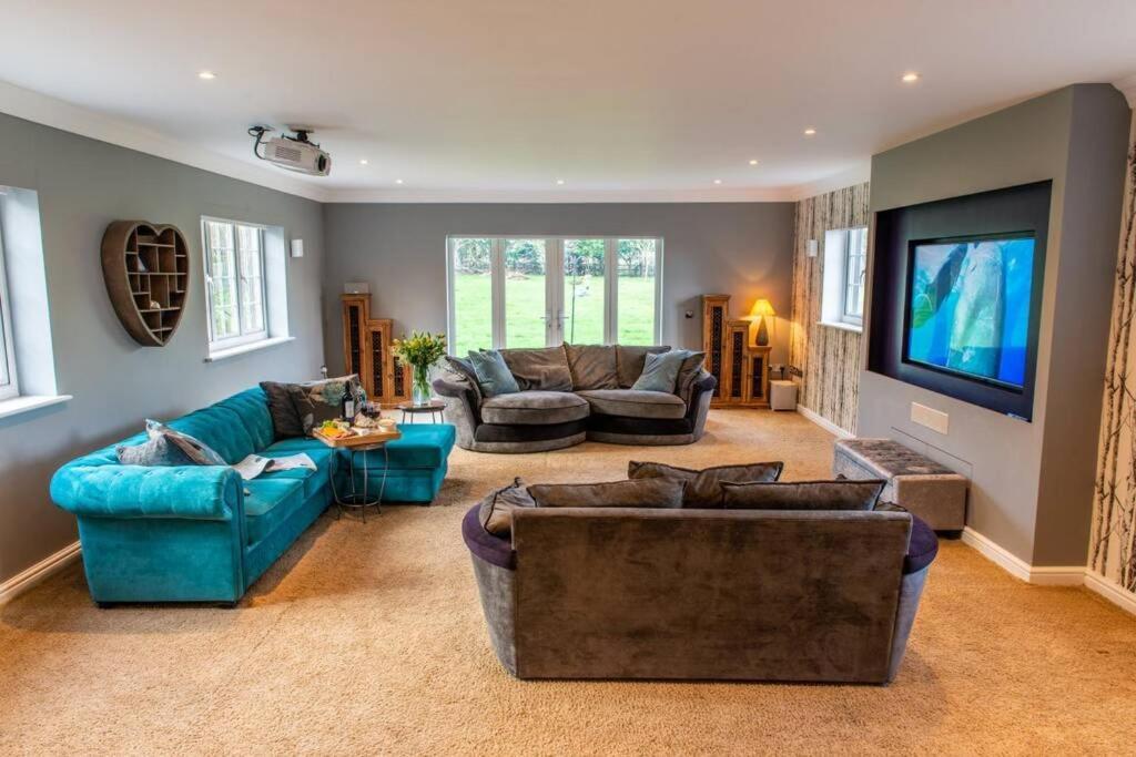 Langford Farmhouse - New Forest National Park Luxury 4Bd, Hot Tub, Cinema, 10 Acres Bartley エクステリア 写真